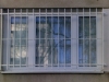 Okenní mříže v panelovém domě